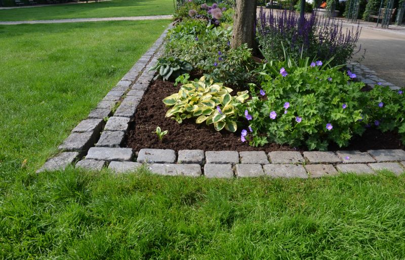 Lawn Edging Service Pricing — Cost of Lawn Edging Service